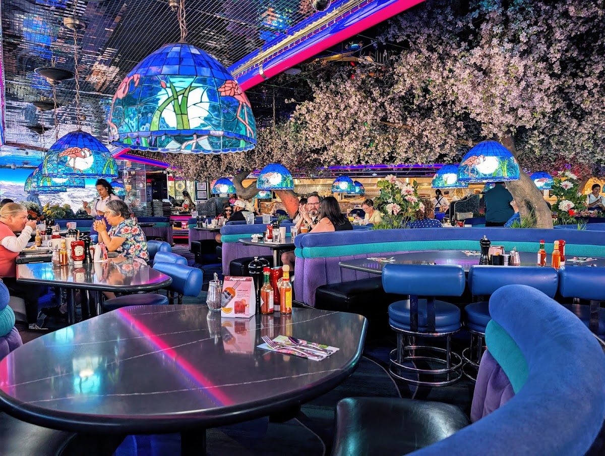 The Peppermill Restaurant and Lounge image 4